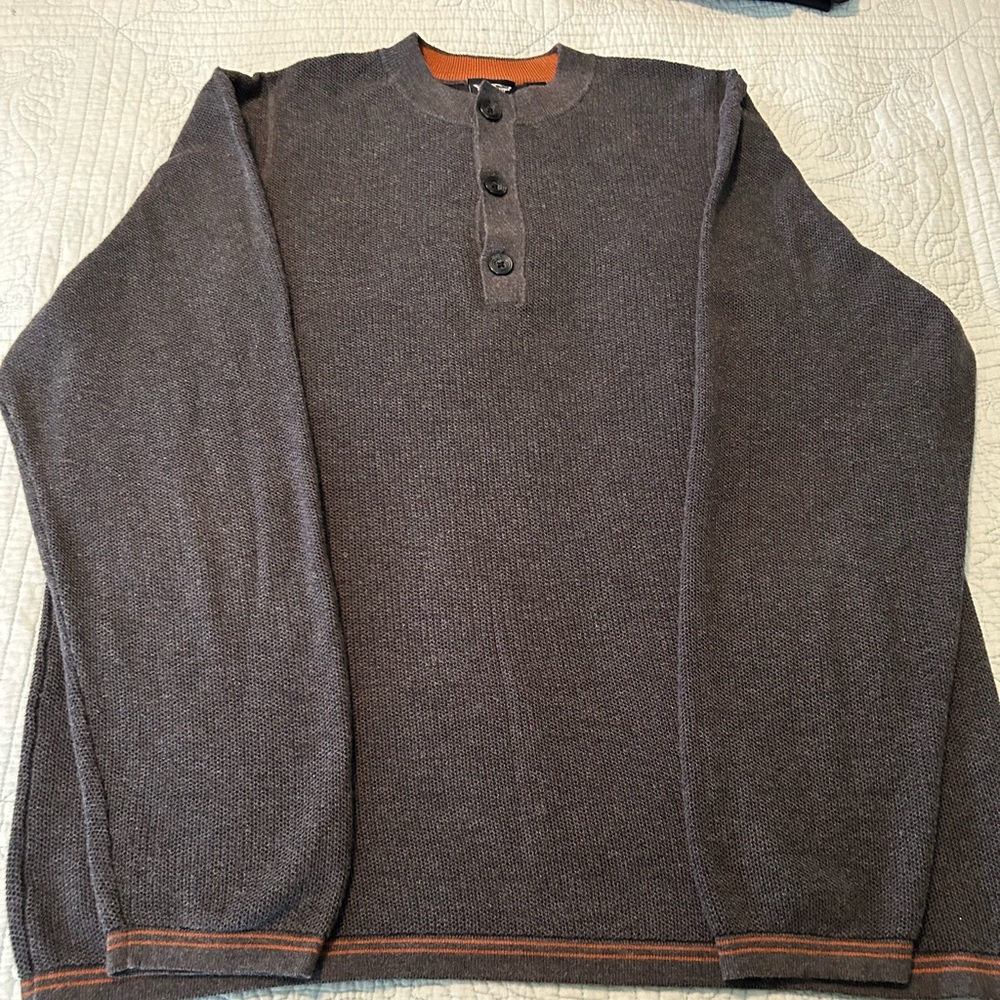 Men’s Harley Davidson gray Henley Sweater with orange detail. Size XL